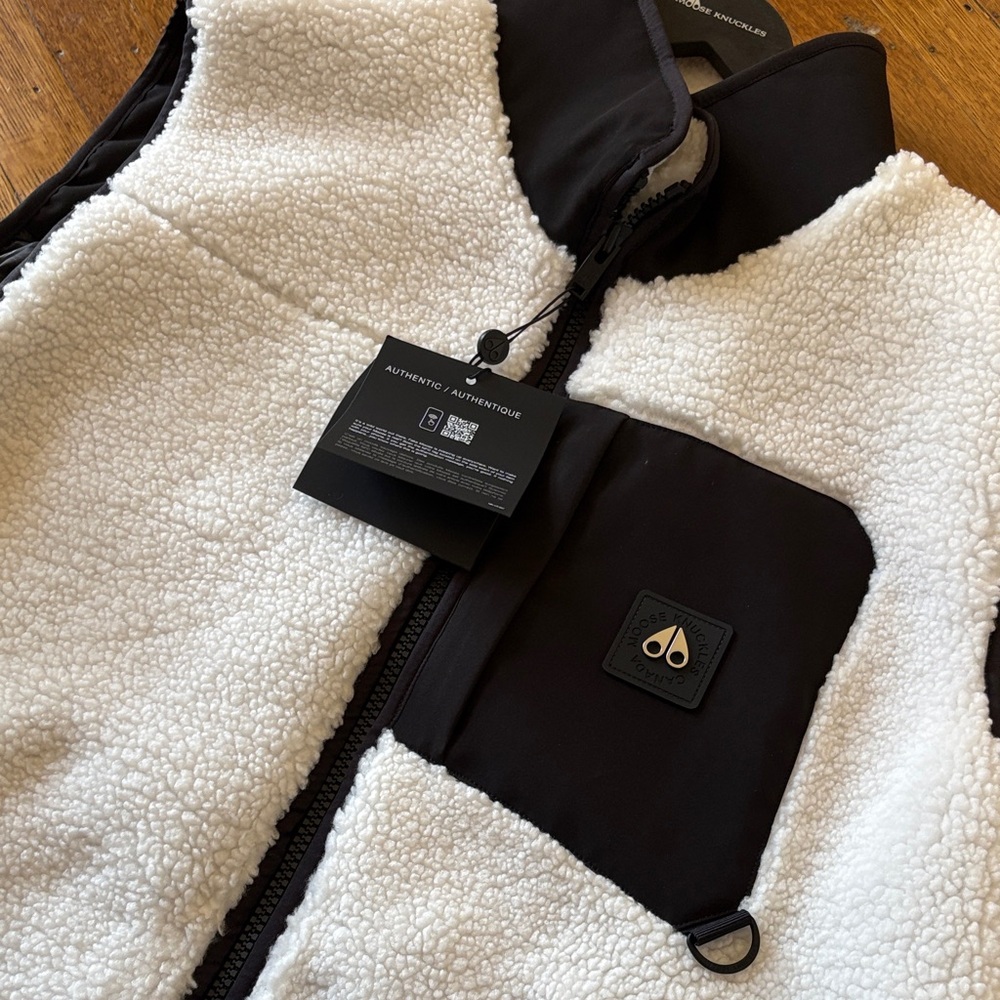 Moose Knuckles Men's XL NEW with tags. Black and White Fleece Saglek Vest - Picture 4 of 7